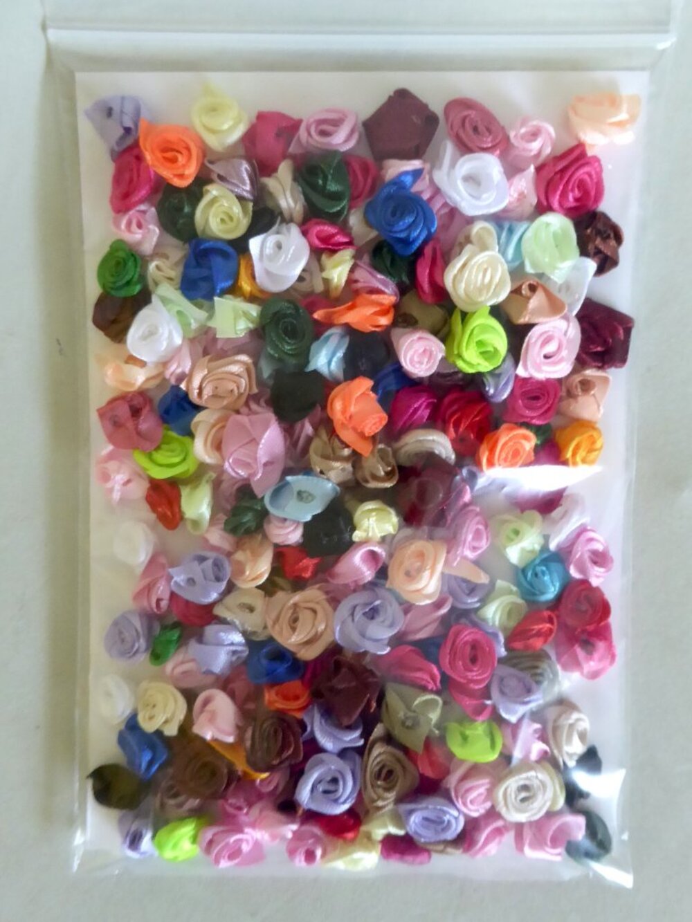 NEW 200 PCS MINI RIBBON FABRIC ROSES ROSETTES MULTI COLOR FLOWER EMBELLISHMENTS
